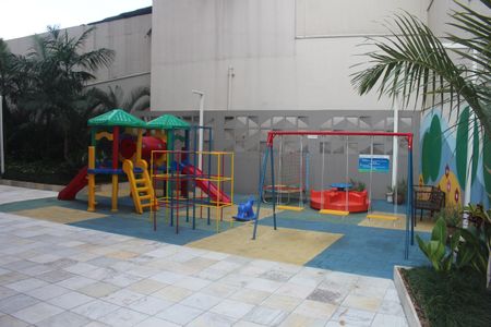 Apartamento à venda com 83m², 2 quartos e 2 vagasÁrea comum - Playground