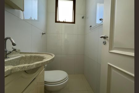 Apartamento à venda com 250m², 4 quartos e 4 vagasBanheiro de serviço