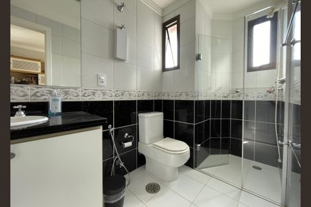 Apartamento à venda com 250m², 4 quartos e 4 vagasBanheiro Social