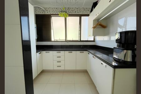 Apartamento à venda com 250m², 4 quartos e 4 vagasÁrea de serviço