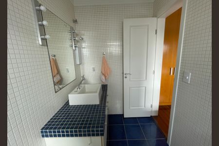 Apartamento à venda com 250m², 4 quartos e 4 vagasBanheiro suíte 2