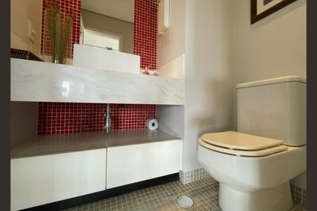 Apartamento à venda com 250m², 4 quartos e 4 vagasBanheiro social