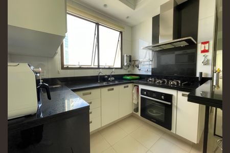 Apartamento à venda com 250m², 4 quartos e 4 vagasCozinha