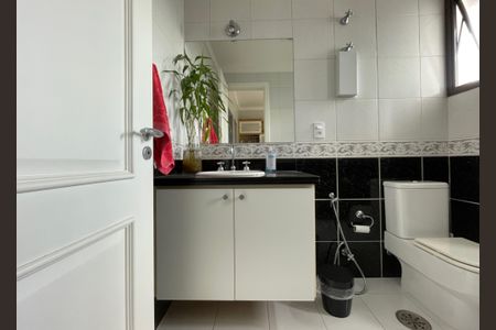 Apartamento à venda com 250m², 4 quartos e 4 vagasBanheiro Social