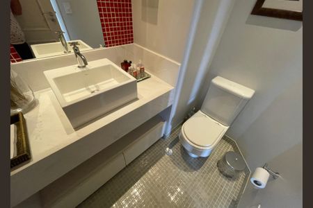 Apartamento à venda com 250m², 4 quartos e 4 vagasBanheiro social