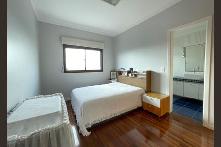 Apartamento à venda com 250m², 4 quartos e 4 vagasSuíte 2
