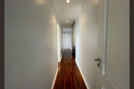 Apartamento à venda com 250m², 4 quartos e 4 vagasCorredor