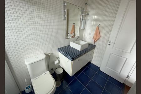 Apartamento à venda com 250m², 4 quartos e 4 vagasBanheiro suíte 2