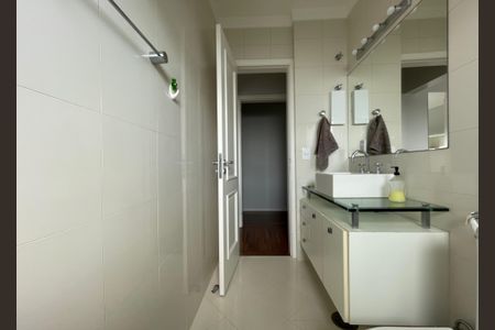 Apartamento à venda com 250m², 4 quartos e 4 vagasBanheiro da Suíte 3