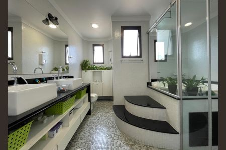 Apartamento à venda com 250m², 4 quartos e 4 vagasBanheiro suíte