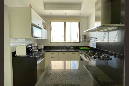 Apartamento à venda com 250m², 4 quartos e 4 vagasCozinha