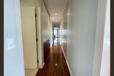 Apartamento à venda com 250m², 4 quartos e 4 vagasCorredor