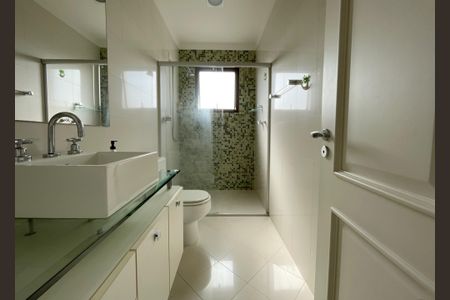 Apartamento à venda com 250m², 4 quartos e 4 vagasBanheiro da Suíte 3