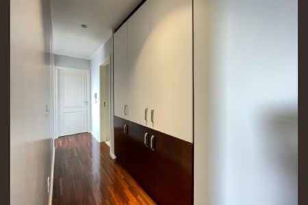 Apartamento à venda com 250m², 4 quartos e 4 vagasCorredor
