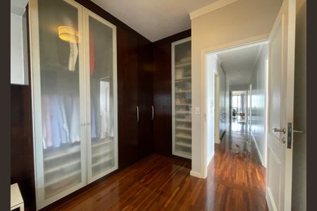 Apartamento à venda com 250m², 4 quartos e 4 vagasCloset da Suíte 