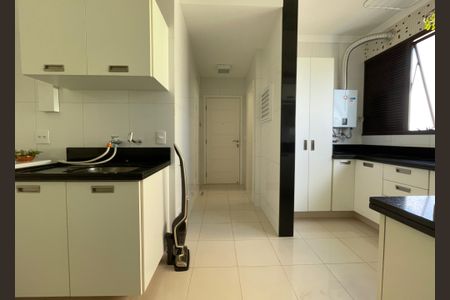 Apartamento à venda com 250m², 4 quartos e 4 vagasÁrea de serviço