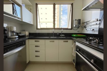 Apartamento à venda com 250m², 4 quartos e 4 vagasCozinha