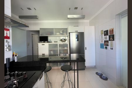Apartamento à venda com 250m², 4 quartos e 4 vagasCozinha