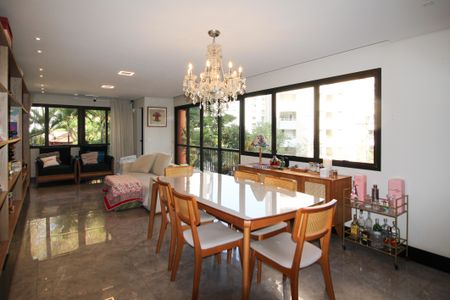 Apartamento para alugar com 156m², 2 quartos e 3 vagasSala