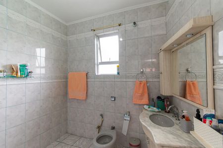 Casa à venda com 340m², 4 quartos e 6 vagasBanheiro da Suíte 2 