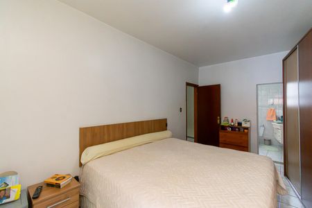 Casa à venda com 340m², 4 quartos e 6 vagasSuíte 2