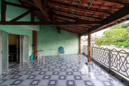 Casa à venda com 340m², 4 quartos e 6 vagasSuíte 2 - Varanda