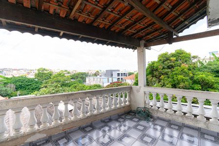 Casa à venda com 340m², 4 quartos e 6 vagasQuarto 1 - Varanda