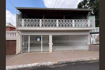 Casa à venda com 340m², 4 quartos e 6 vagasFachada