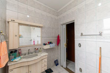 Casa à venda com 340m², 4 quartos e 6 vagasBanheiro da Suíte 2 