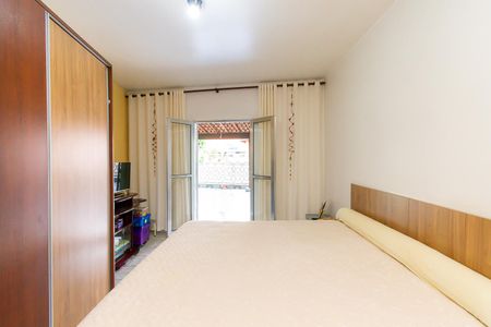 Casa à venda com 340m², 4 quartos e 6 vagasSuíte 2