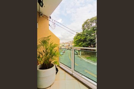 Varanda de casa para alugar com 2 quartos, 100m² em Jardim Monjolo, São Paulo