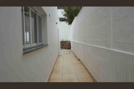 Casa para alugar com 340m², 4 quartos e 2 vagas Casa para alugar com 340m², 4 quartos e 2 vagasCorredor externo