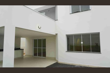 Vista do fundo de casa à venda com 4 quartos, 340m² em Alphaville, Santana de Parnaíba