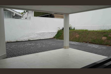 Casa para alugar com 340m², 4 quartos e 2 vagas Casa para alugar com 340m², 4 quartos e 2 vagasFundo