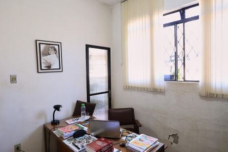 Casa para alugar com 206m², 4 quartos e 3 vagasEscritório