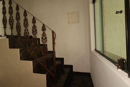 Casa para alugar com 160m², 3 quartos e 2 vagasEscada