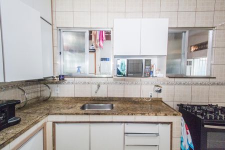 Casa à venda com 180m², 2 quartos e 4 vagasCozinha e Área de Serviço