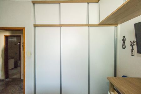 Casa à venda com 180m², 2 quartos e 4 vagasSuíte