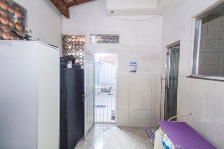 Casa à venda com 180m², 2 quartos e 4 vagasCozinha e Área de Serviço