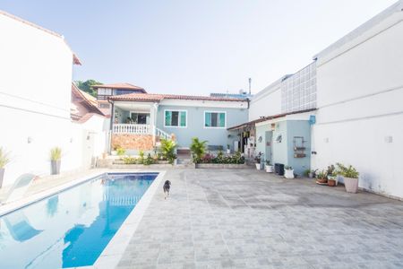 Casa à venda com 180m², 2 quartos e 4 vagasÁrea externa