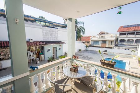 Casa à venda com 180m², 2 quartos e 4 vagasÁrea externa