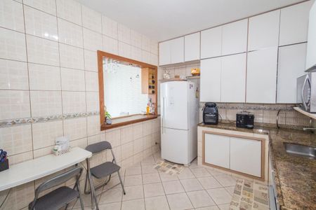 Casa à venda com 180m², 2 quartos e 4 vagasCozinha e Área de Serviço