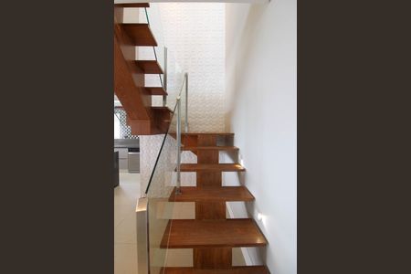 Escada Sala  de apartamento à venda com 4 quartos, 263m² em Parque Reboucas, São Paulo