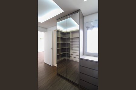 Apartamento à venda com 263m², 4 quartos e 3 vagasCloset Suíte 4