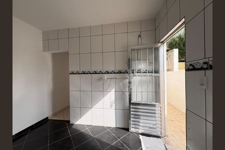 Cozinha de casa para alugar com 1 quarto, 35m² em Vila Palmeiras, São Paulo