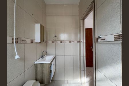 Banheiro de casa para alugar com 1 quarto, 35m² em Vila Palmeiras, São Paulo