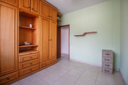 Apartamento à venda com 80m², 2 quartos e 2 vagasQuarto 2