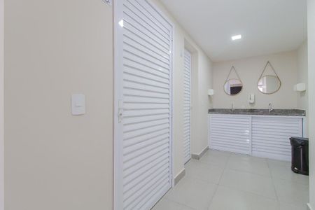 Apartamento para alugar com 57m², 2 quartos e 1 vagaSalão de Festas - Banheiros 