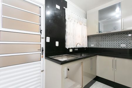 Casa de condomínio para alugar com 65m², 2 quartos e 1 vagaCozinha - Armários