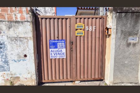 Casa à venda com 70m², 2 quartos e 1 vagaGaragem  e plaquinha 